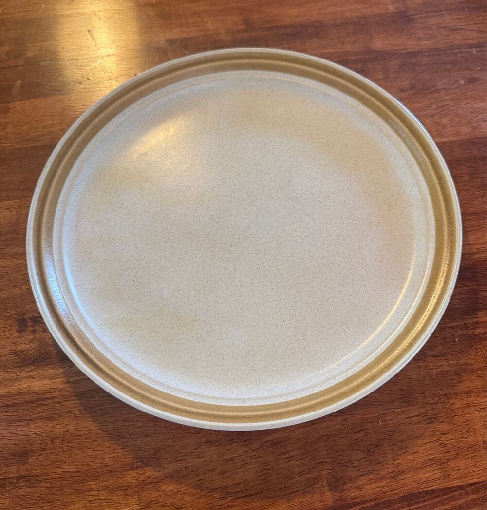 Mikasa Country Manor J1000 Stoneware Dinner Plate Beige Brown Band